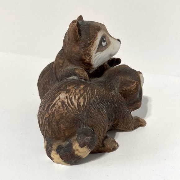 HOMCO
 Baby Raccoons Vintage 1454 Playful Babies Figurine Home Decor 3 x 4 in - Picture 6 of 12